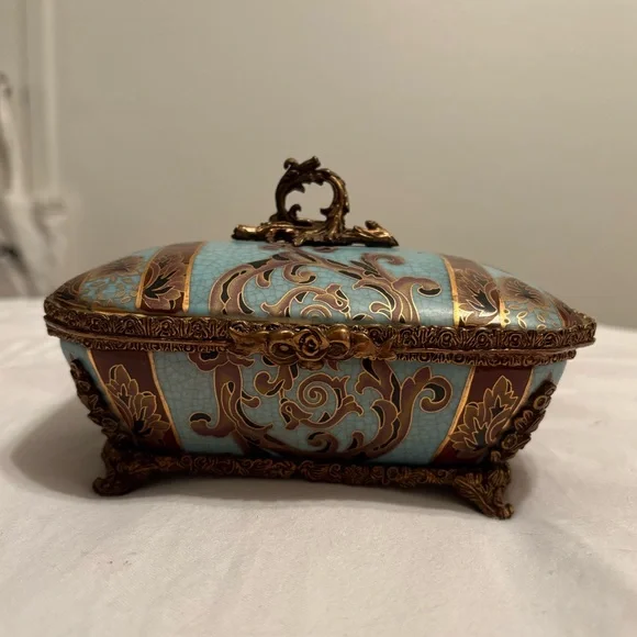 Vintage Blue and Gold Footed Porcelain Trinket Box – Hollywood Regency Style - Picture 1 of 8